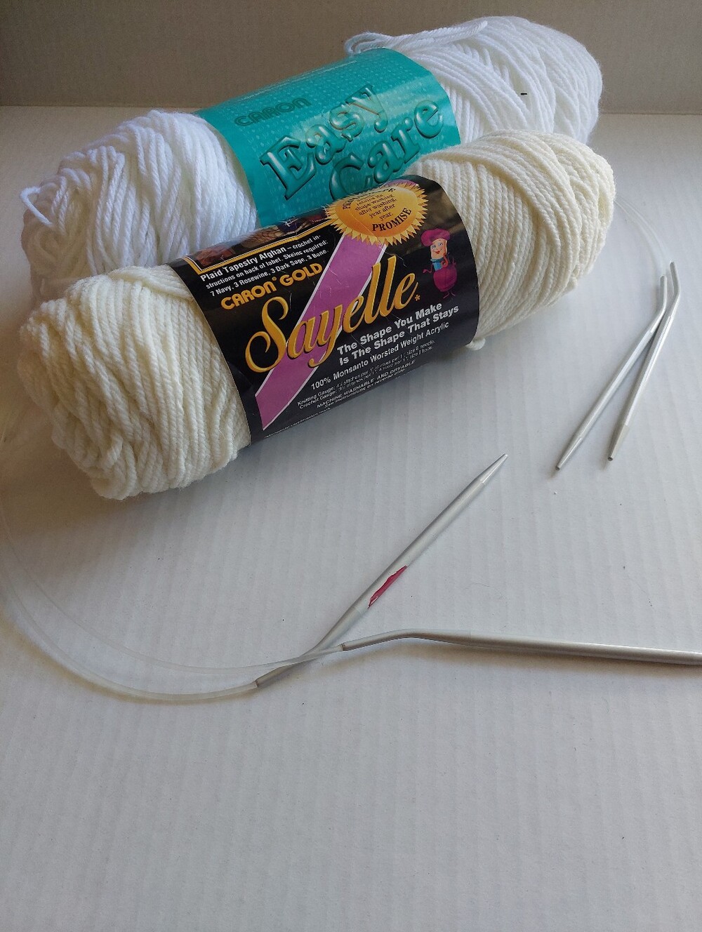 Lot Of Vintage Yarn CARON SAYELLE White Pink Etc Plus Tools (Bag D) - Picture 5 of 6
